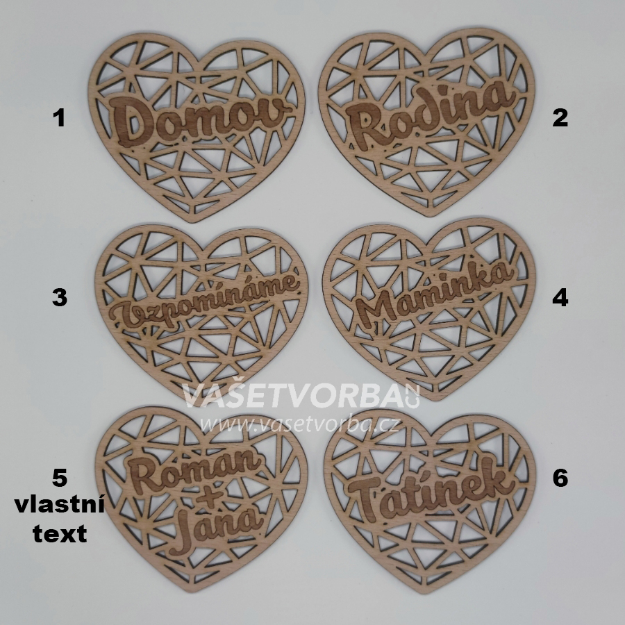 Dřevěné dekorativní geometrické srdce s textem 7 cm /balení 9 kusů
